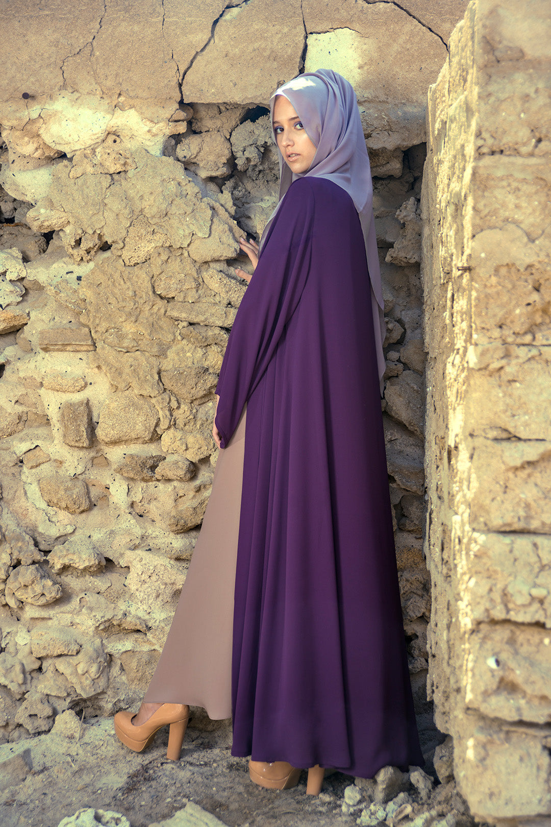 thowby colored purple abaya