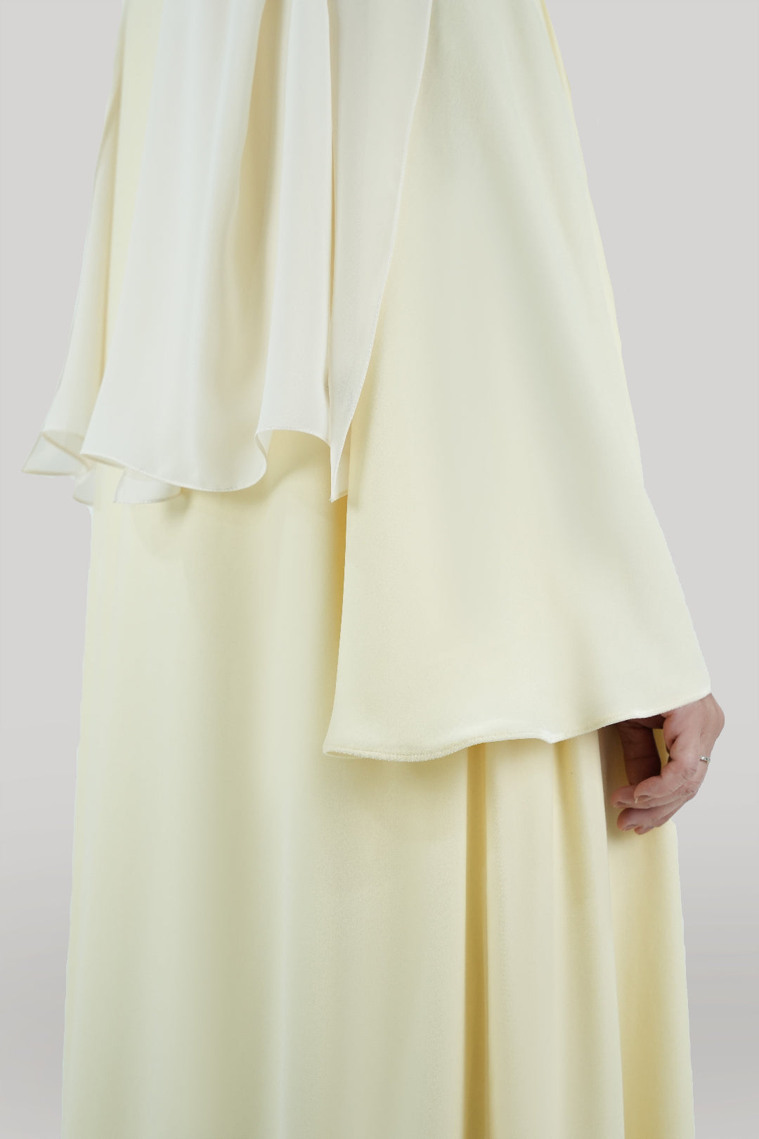 Thowby Simple Cream Velvet Winter Abaya