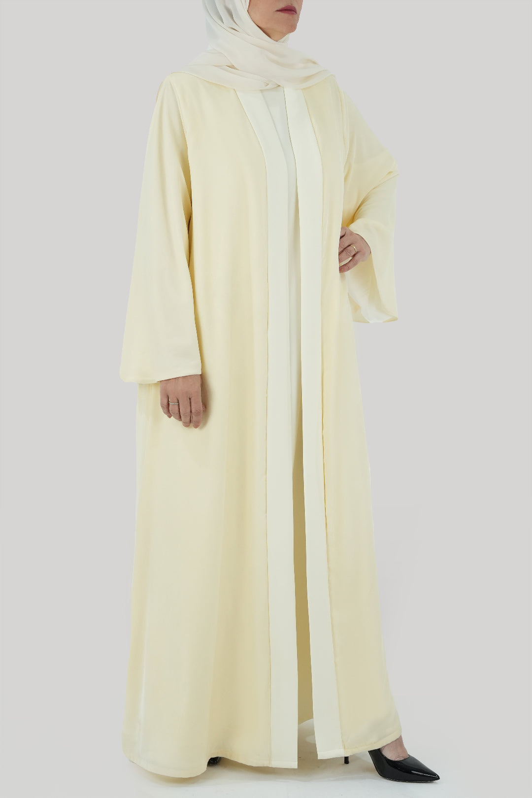 Thowby Simple Cream Velvet Winter Abaya