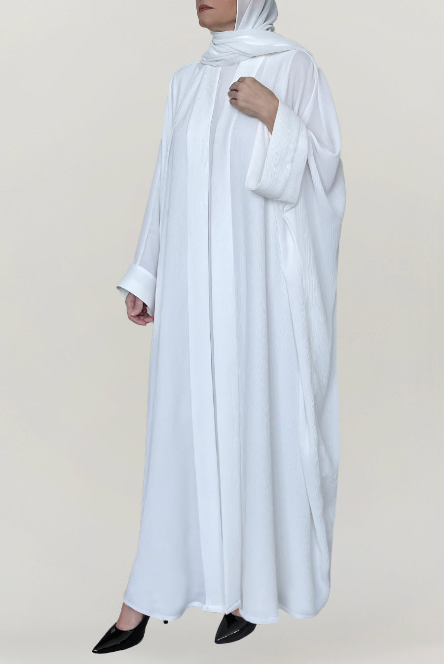 Wrinkled Bisht White Colored Abaya
