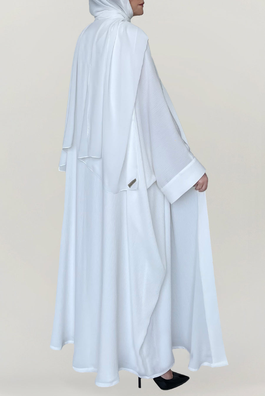 Wrinkled Bisht White Colored Abaya