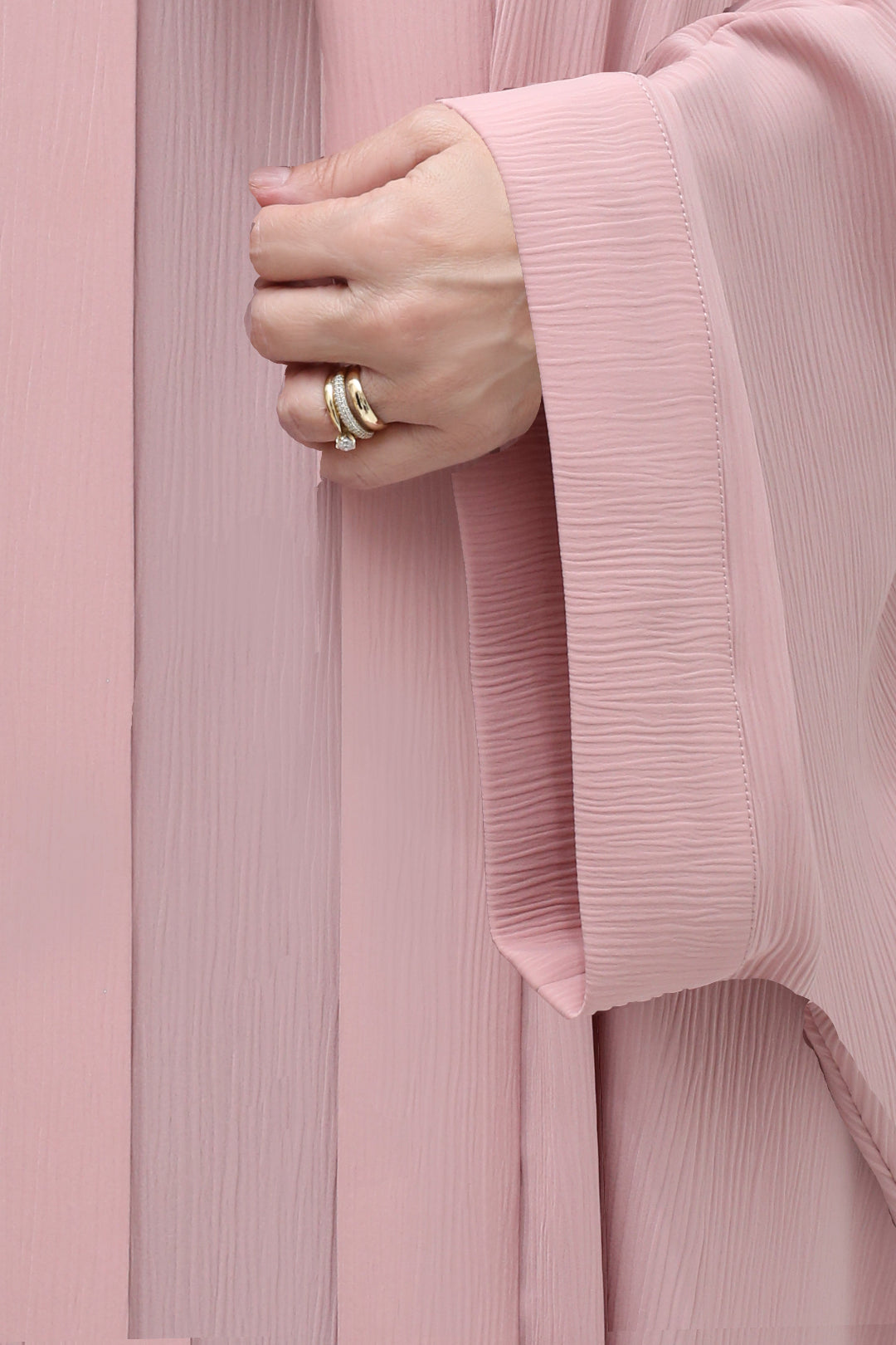Wrinkled Bisht Pink Colored Abaya
