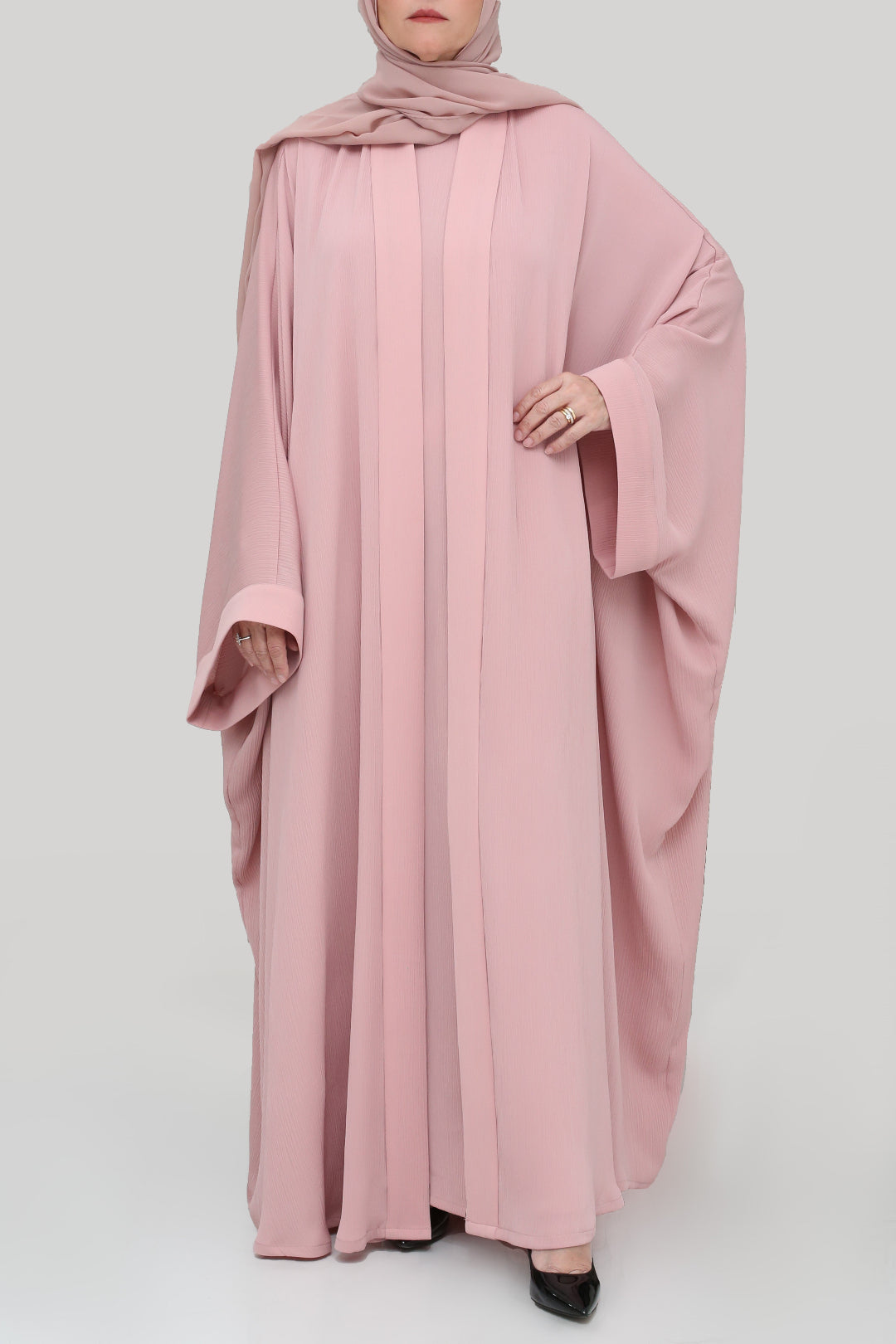 Wrinkled Bisht Pink Colored Abaya Set
