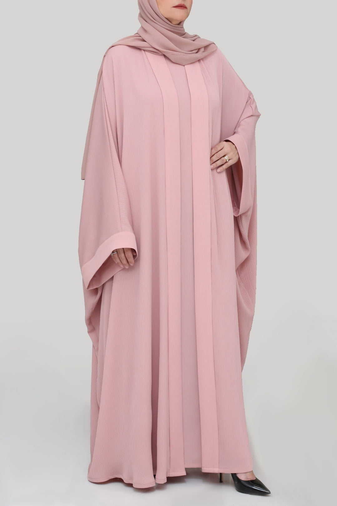 Wrinkled Bisht Pink Colored Abaya
