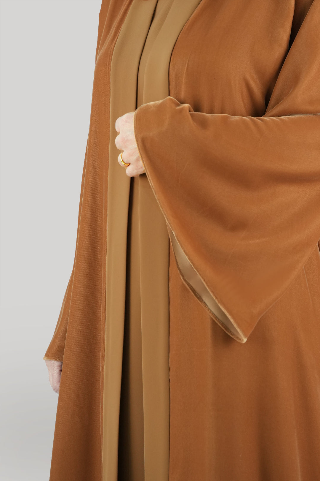 Thowby Chic Brown Velvet Winter Abaya