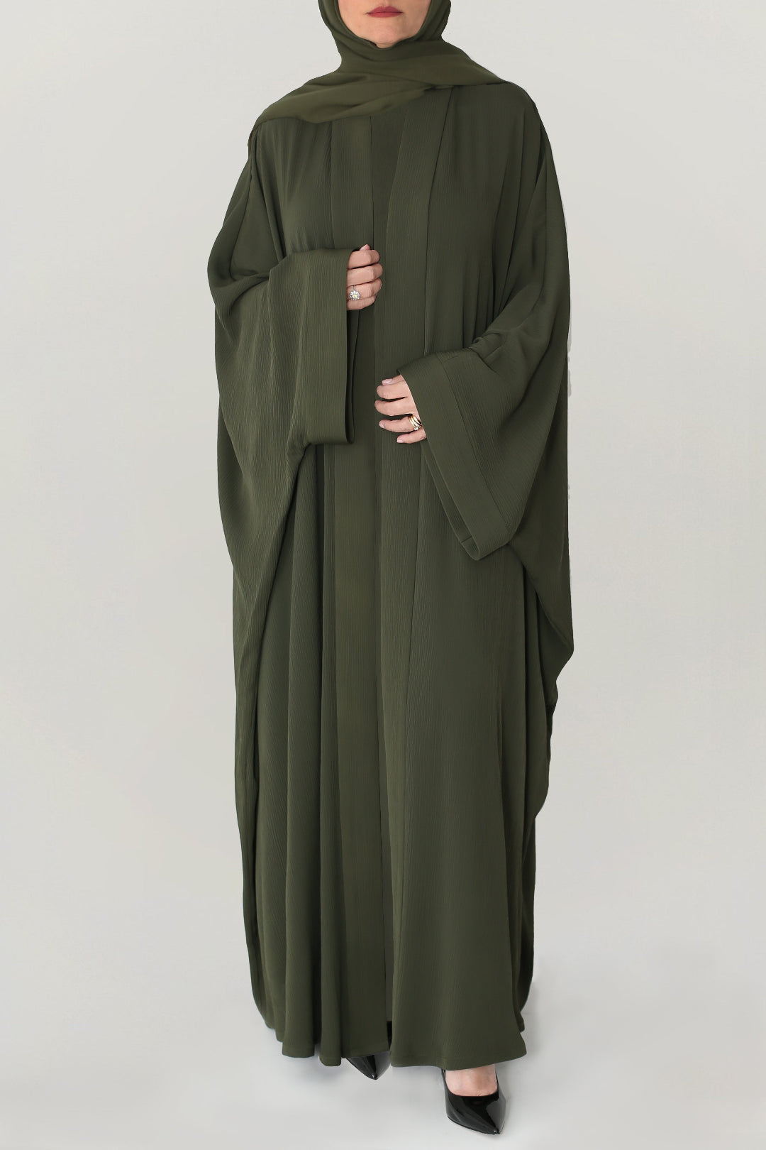 Wrinkled Bisht Olive Colored Abaya Set