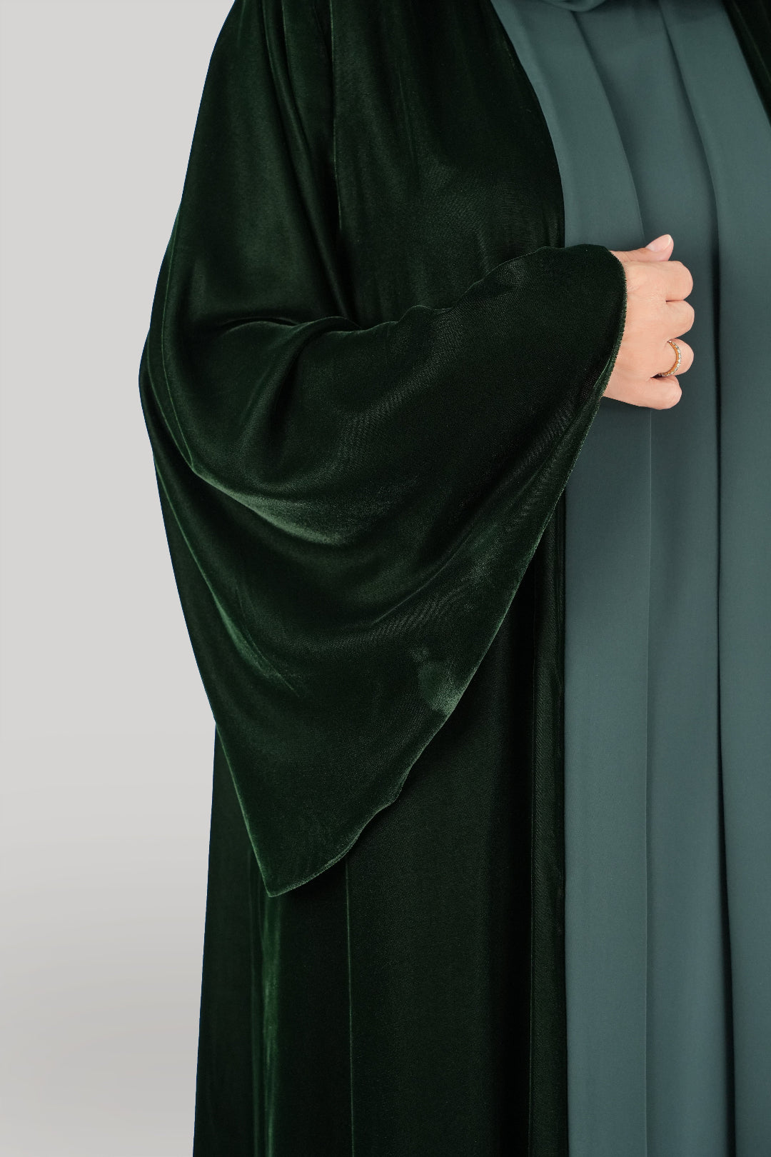 Thowby Royal Green Velvet Winter Abaya