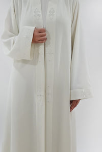 classy white plain abaya - thowby - best abayas in the UAE