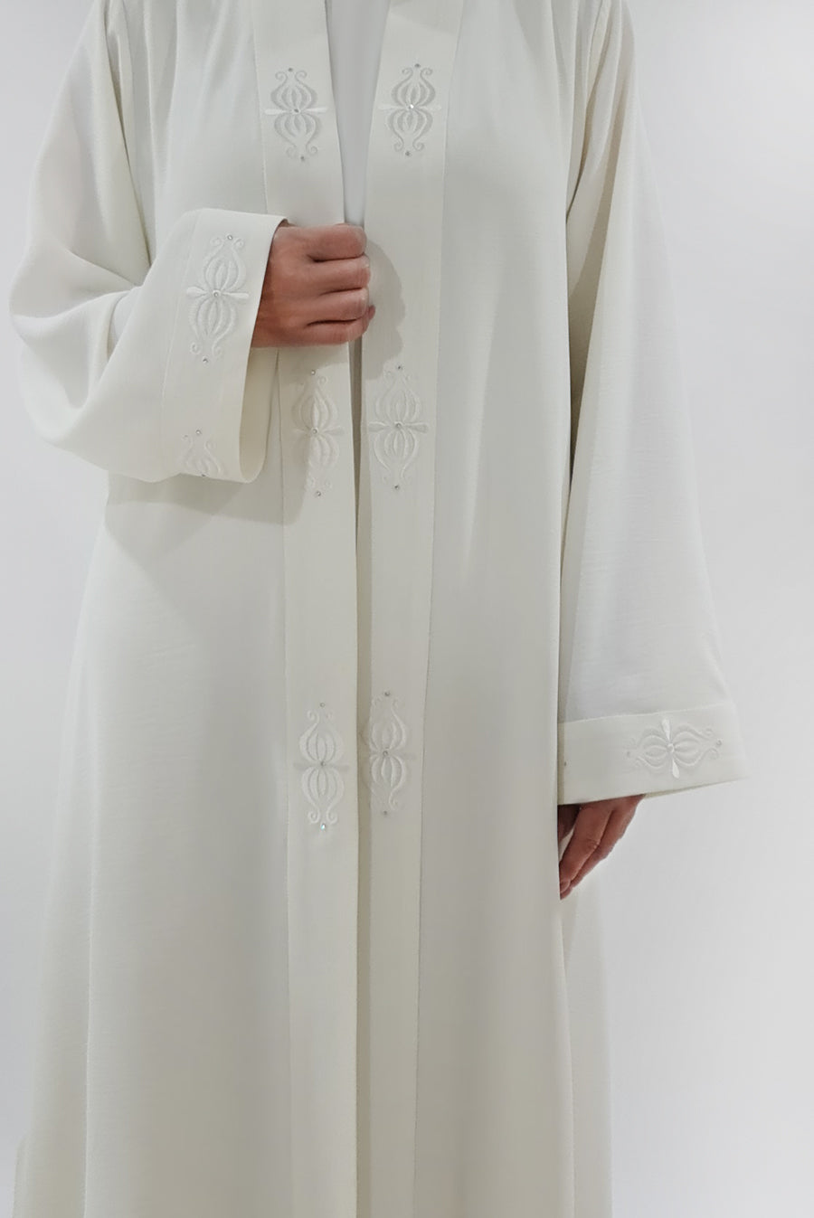classy white plain abaya - thowby - best abayas in the UAE