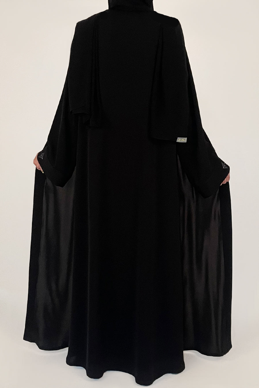 black designer abaya - thowby - dubai online abaya shops