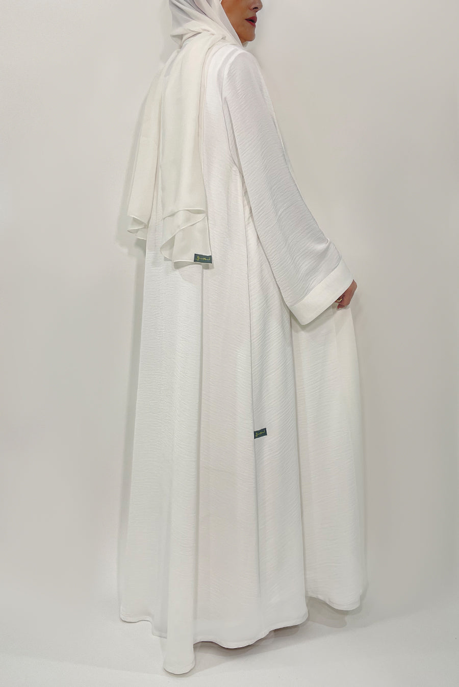 white flow abaya - thowby - elegant dubai abayas