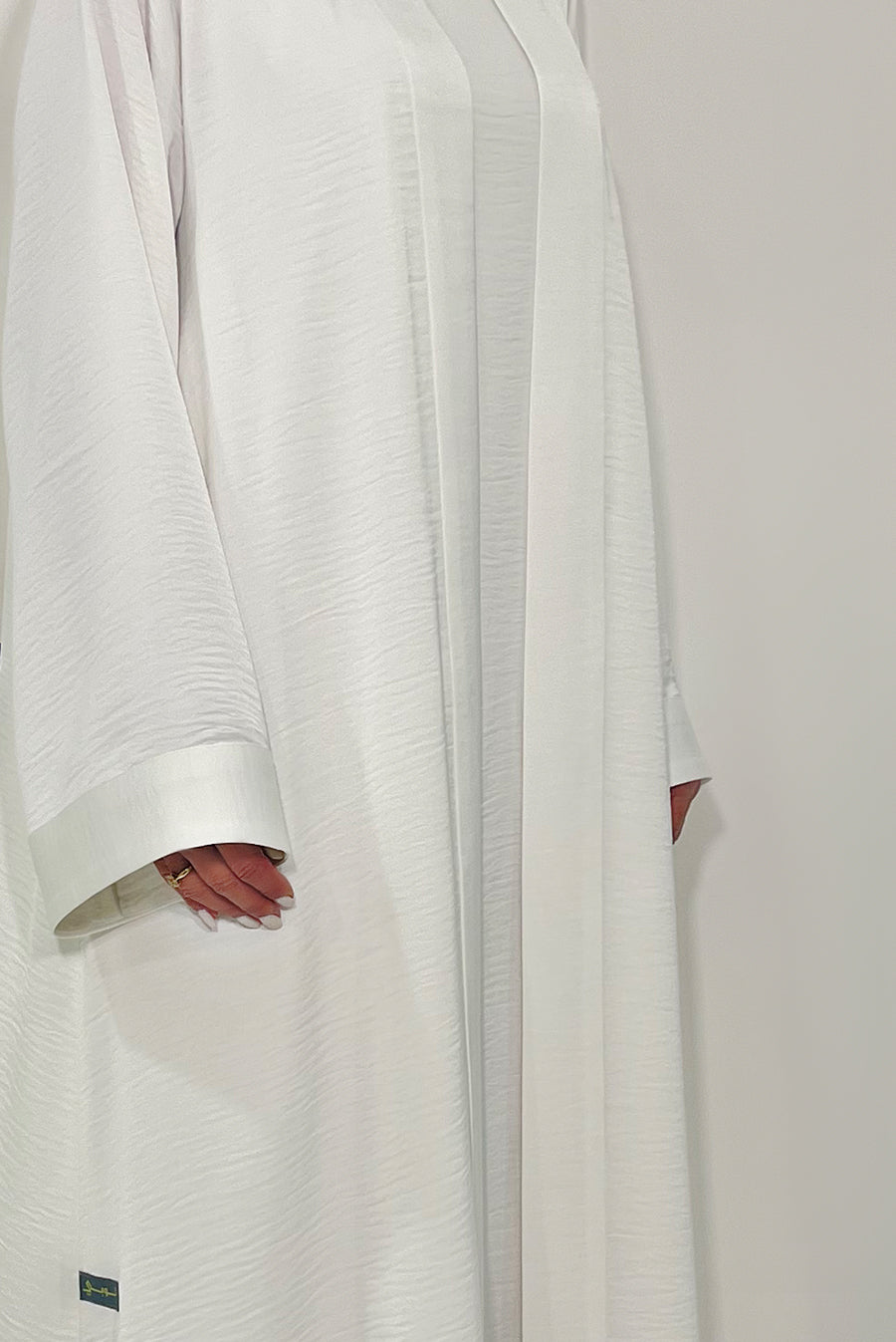 white flow abaya - thowby - elegant dubai abayas