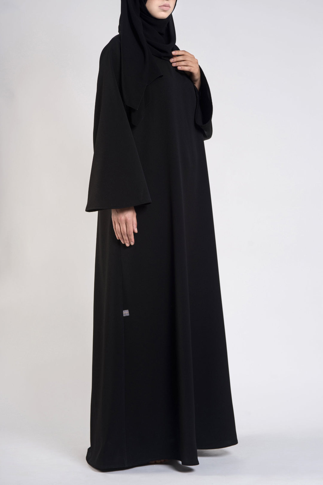 Chic Closed Black Umrah Abaya