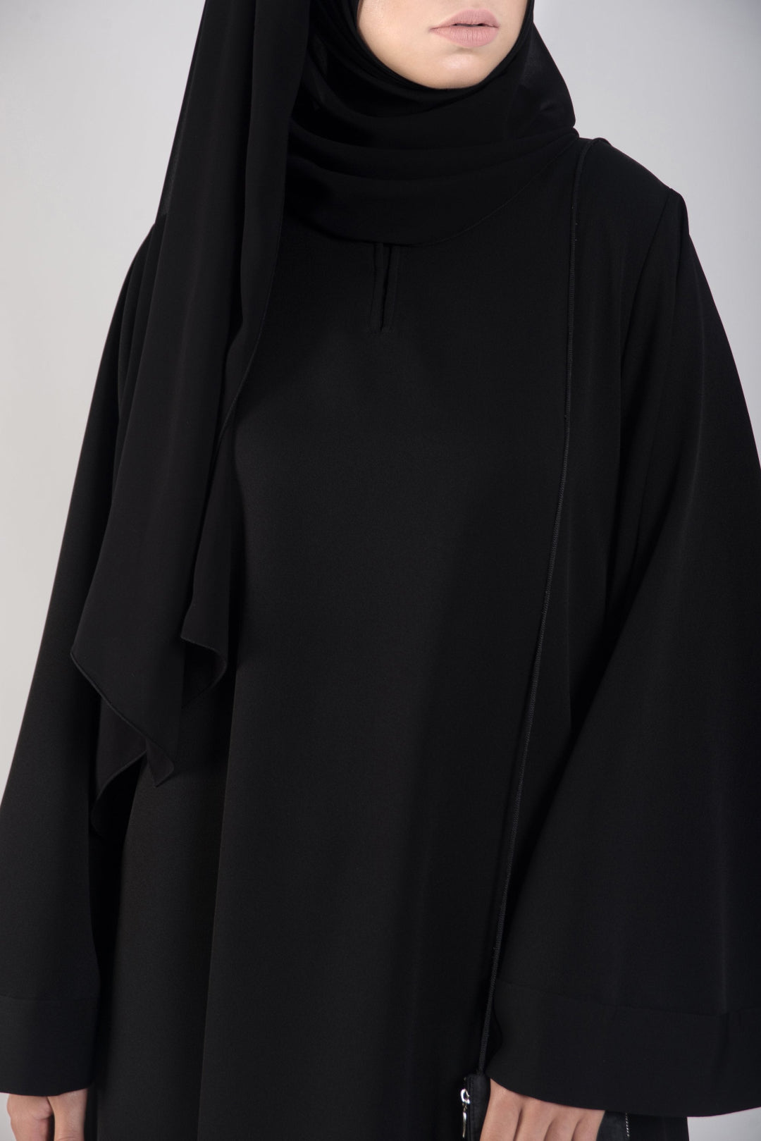 Luxurious Closed Black Umrah Abaya