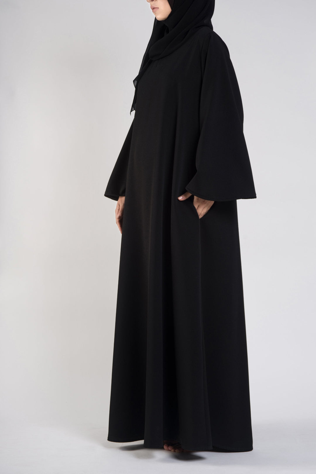 Chic Closed Black Umrah Abaya