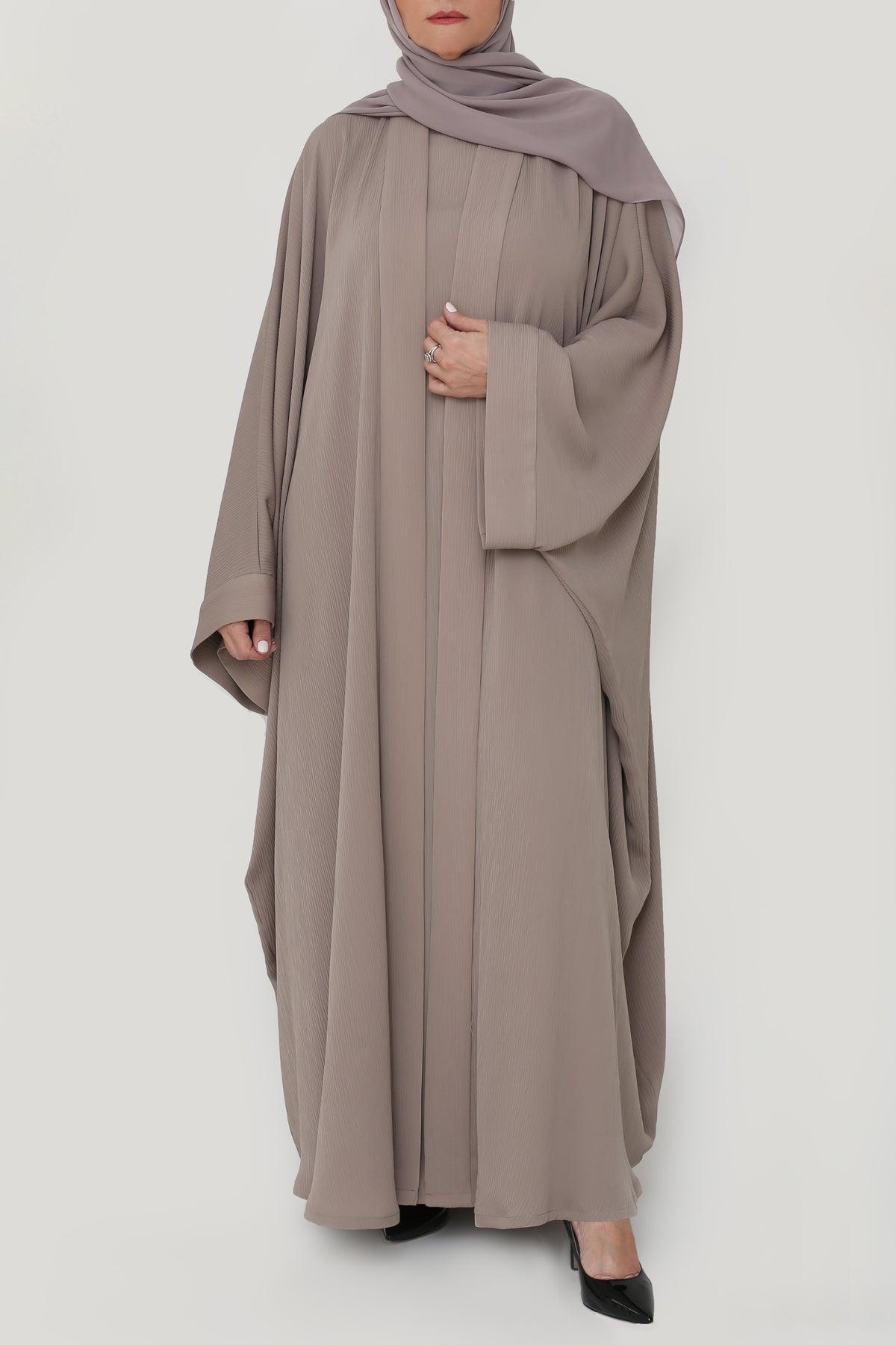 thowby Bisht Abaya