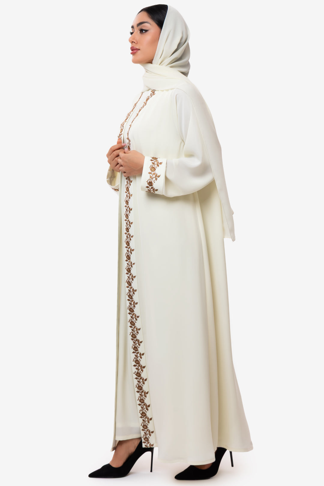 An Elegant Off-White Embroidered Crepe Abaya