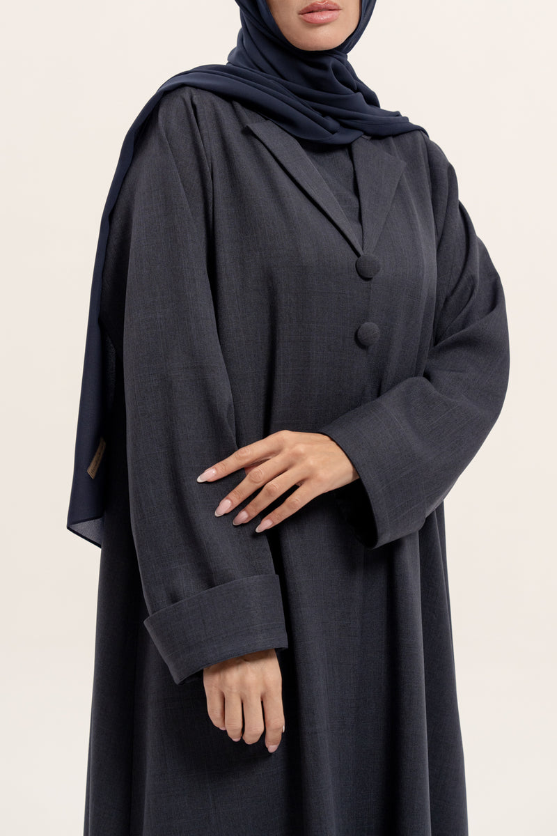 Close shot of linen abaya