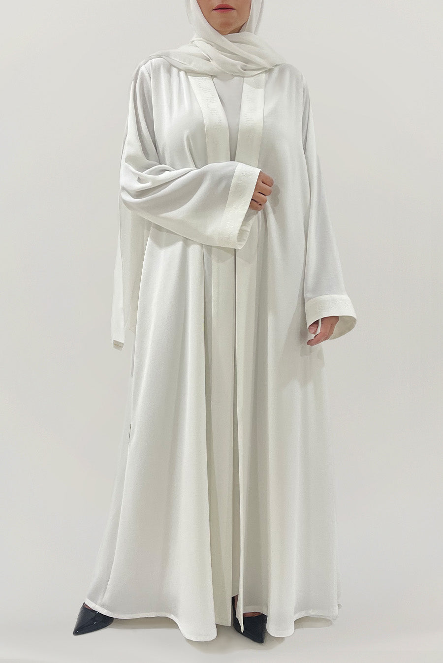 Beautiful Textured White Abaya