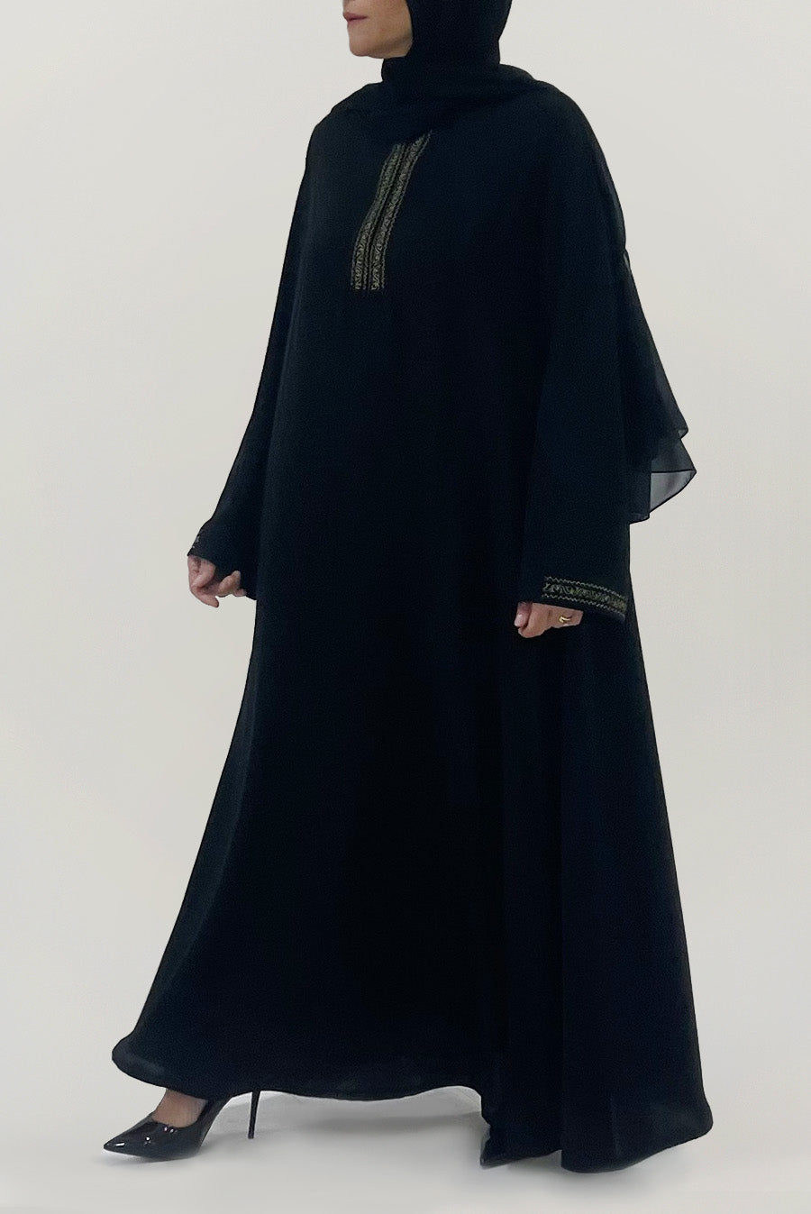 Embellished Chic Black Abaya