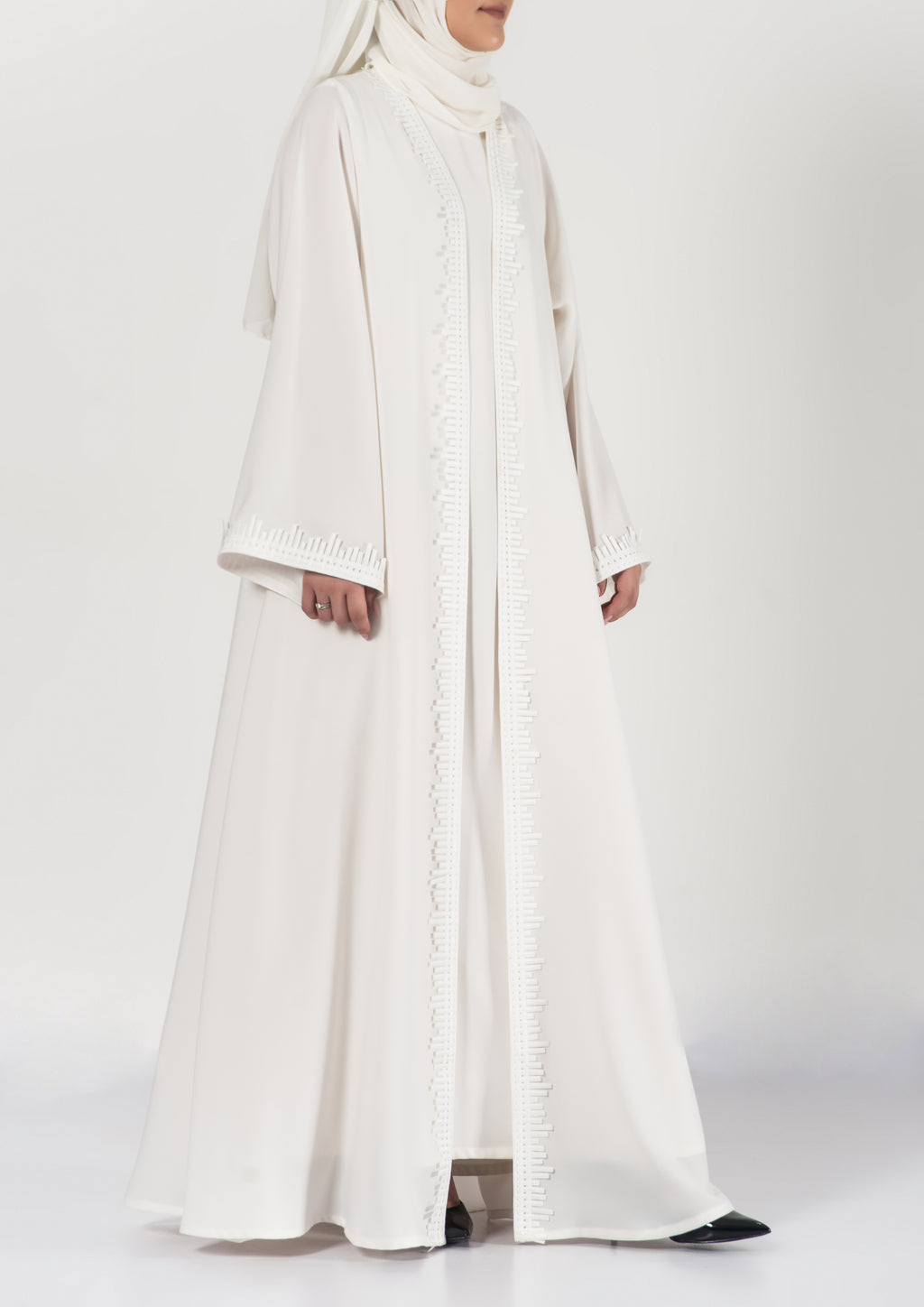 white elegant abaya - thowby - beautiful dubai abayas