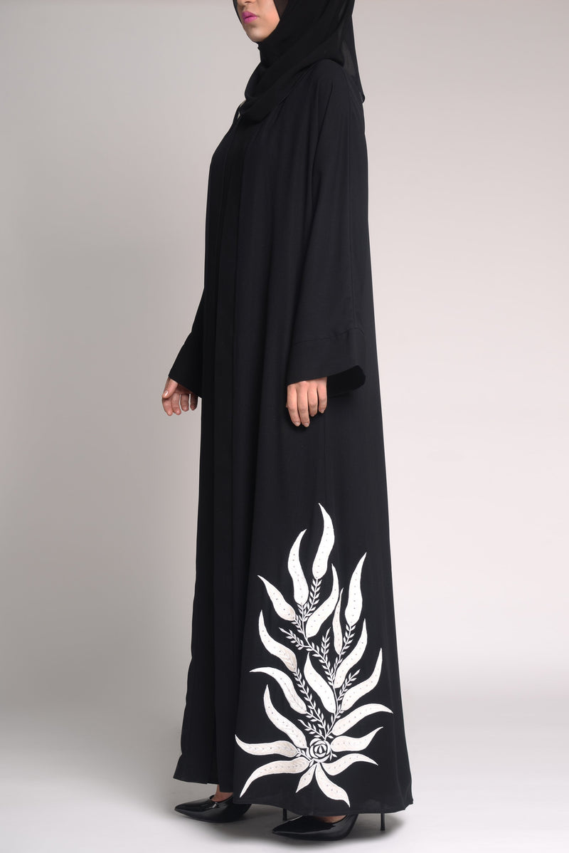 Black and white embroidery abaya - thowby - best abayas in the UAE